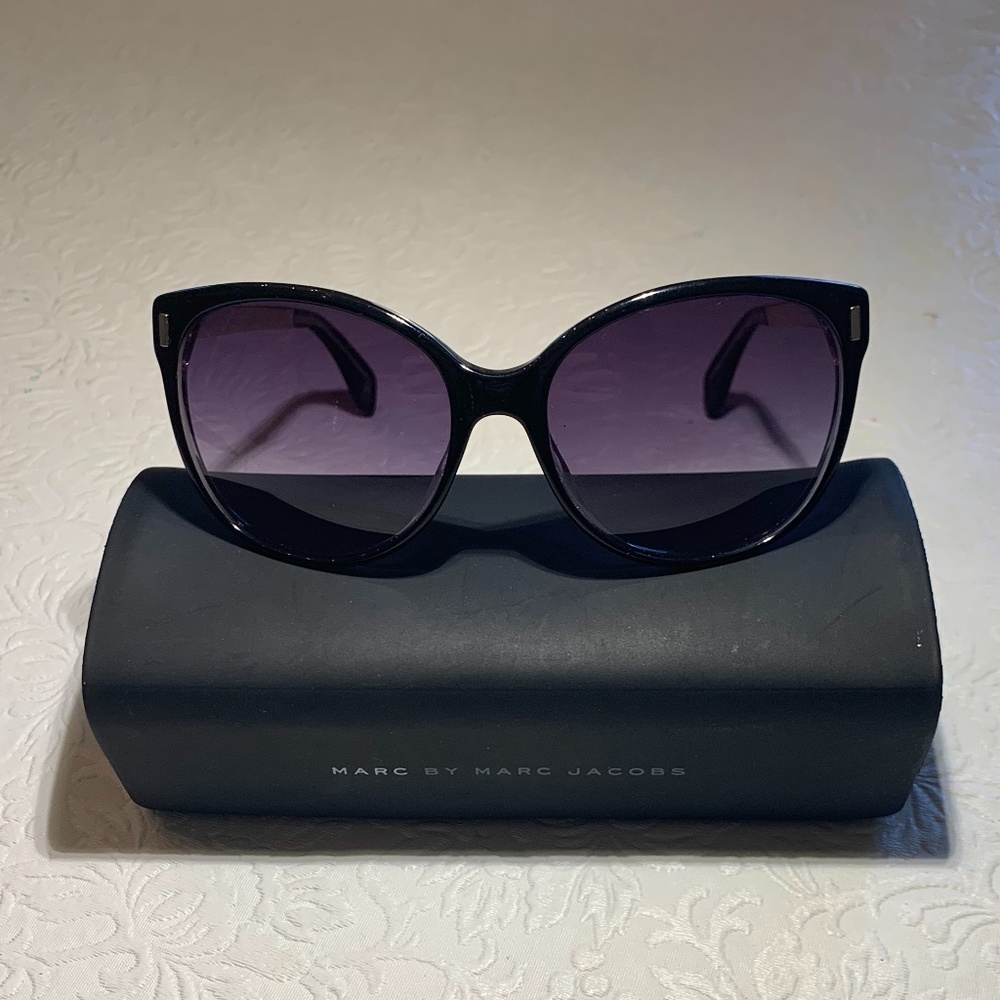 Marc Jacobs Black Cat Eye Sunglasses + Case